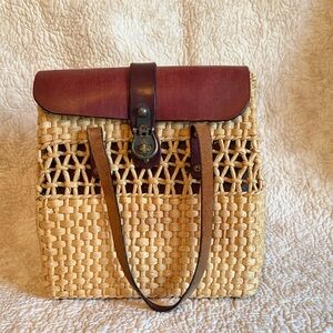 Elegant Woven Leather Purse